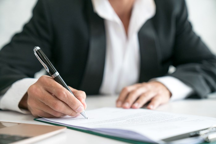man-signing-contract--close-up--deal-concept-894443420-a0433b13e8ab4829849a47d9a627fec1.jpg