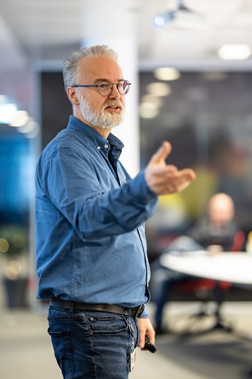 robert-mindre.jpg robert-mindre.jpg