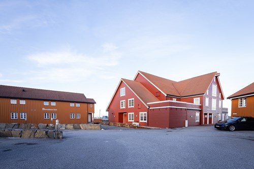 Finnøy eksteriør mindre.jpg Finnøy eksteriør mindre.jpg