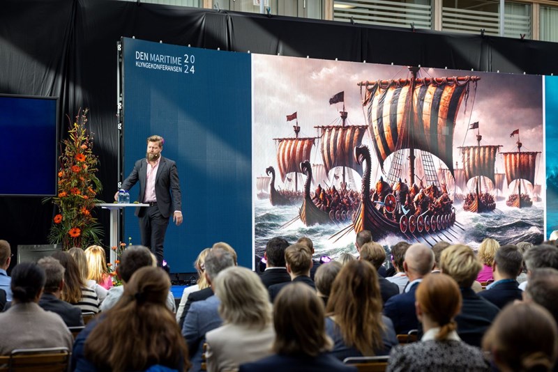 Pål på scenen-mindre2.jpg Pål på scenen-mindre2.jpg