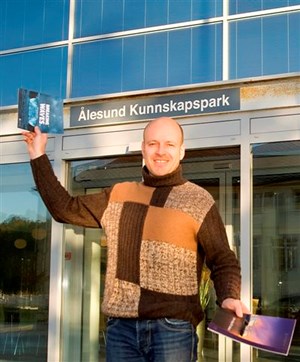 Møre-Omegaland-Robert Wolff.jpg Møre-Omegaland-Robert Wolff.jpg